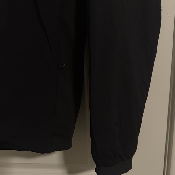 Arc'teryx Men's Black Performance Jacket - Picture 4 of 9